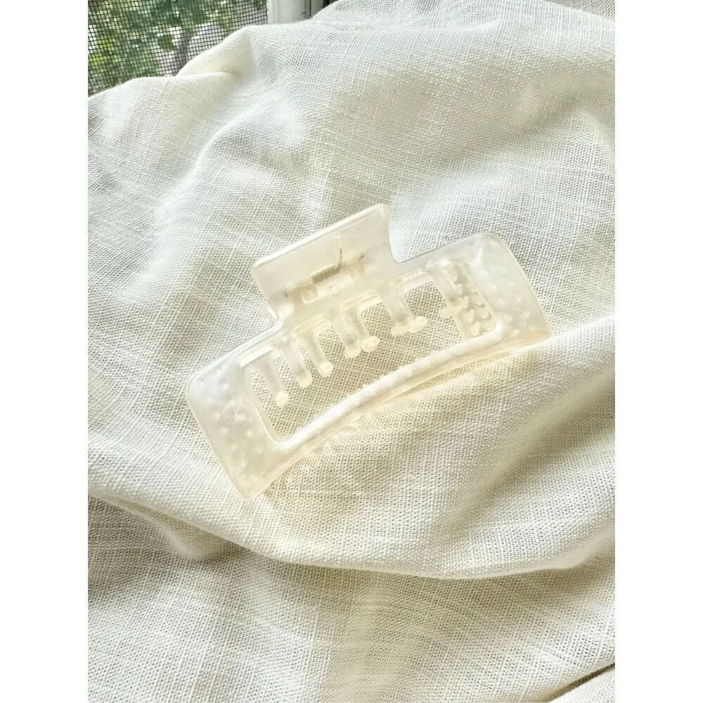 Cream frosted rectangular hair claw